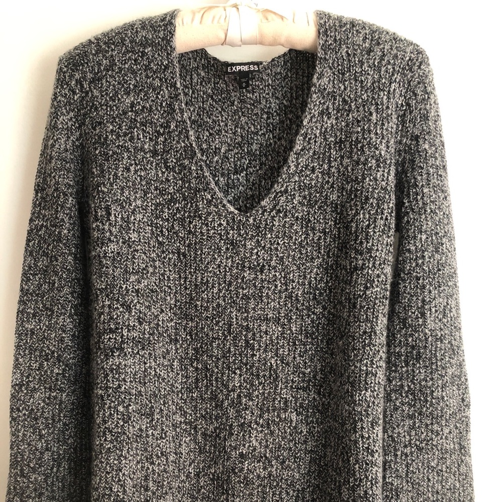 EXPRESS Black White Oversized Sweater V Neck Sz M